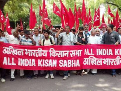 Farmers protest at Delhi's Jantar Mantar, demand loan waiver; Opposition looks to turn up heat in Parliament Farmers protest at Delhi's Jantar Mantar, demand loan waiver; Opposition looks to turn up heat in Parliament