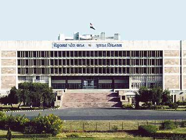 Presidential Election 2017: Gujarat Assembly completes polling, 180 out of 182 MLAs cast vote Presidential Election 2017: Gujarat Assembly completes polling, 180 out of 182 MLAs cast vote