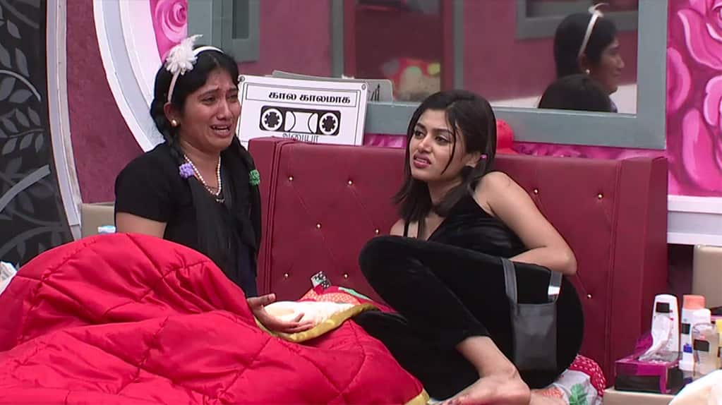 Julie breaks down in tears to Oviya