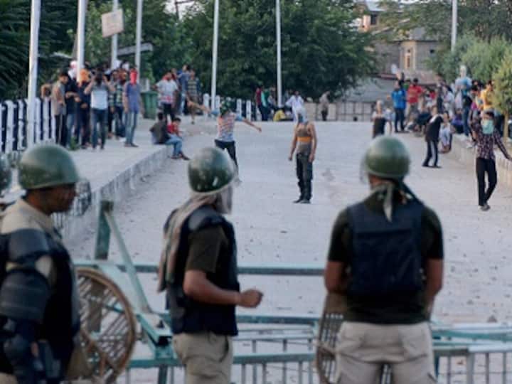 Kashmir: NIA identifies 48 mob-handlers, 28 WhatsApp groups who provoked stone-pelters, disrupted anti-terror ops