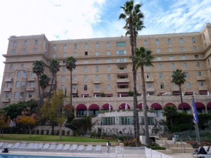 Narendra Modi housed at Israel's most secured suite, served Gujarati food, vegan cookies