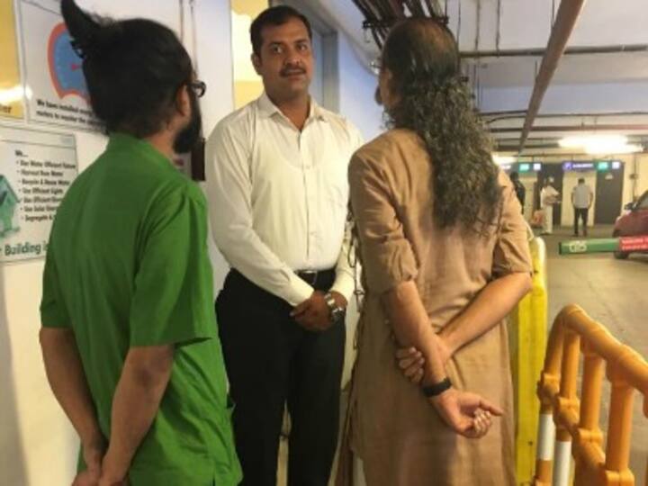 No entry: Film maker barred from entering Kolkata mall for wearing dhoti, social media fumes No entry: Film maker barred from entering Kolkata mall for wearing dhoti, social media fumes