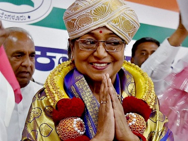 Presidential Election 2017: Meira Kumar visits Tamil Nadu, urges lawmakers to listen to 'inner voice' Presidential Election 2017: Meira Kumar visits Tamil Nadu, urges lawmakers to listen to 'inner voice'