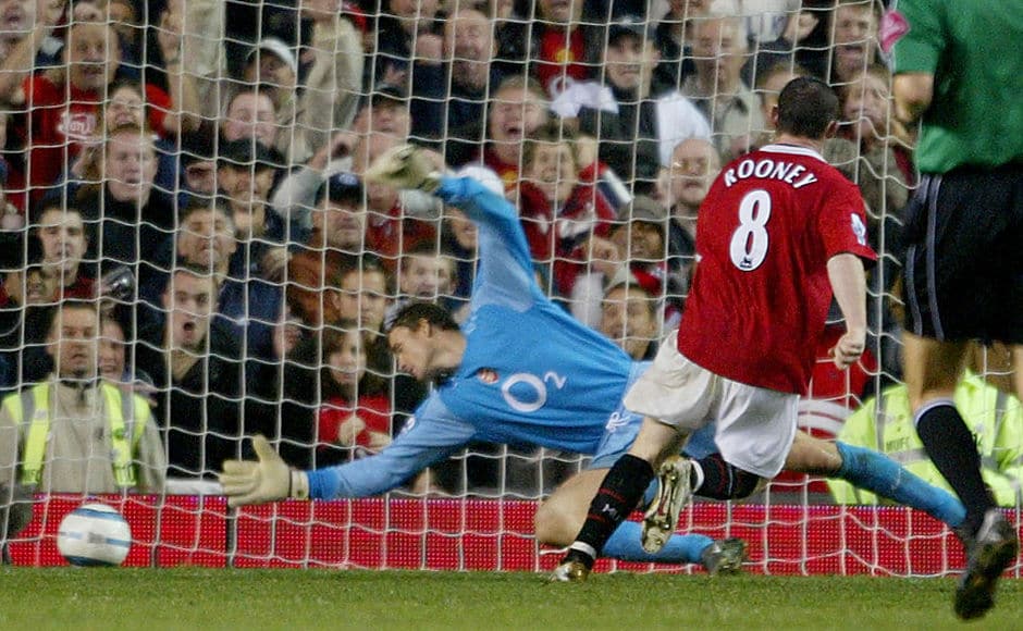 Rooney scored in United's 2-0 victory offer bitter rivals Arsenal which ended the Gunners' record unbeaten run at 49. Reuters Rooney scored in United's 2-0 victory offer bitter rivals Arsenal which ended the Gunners' record unbeaten run at 49. Reuters