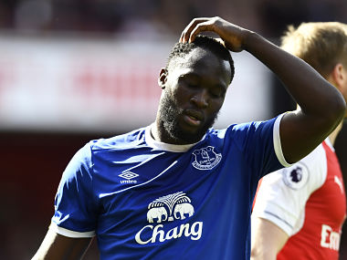 Britain Football Soccer - Arsenal v Everton - Premier League - Emirates Stadium - 21/5/17 Everton's Romelu Lukaku looks dejected Reuters / Dylan Martinez Livepic EDITORIAL USE ONLY. No use with unauthorized audio, video, data, fixture lists, club/league logos or "live" services. Online in-match use limited to 45 images, no video emulation. No use in betting, games or single club/league/player publications. Please contact your account representative for further details. - RTX36V2G