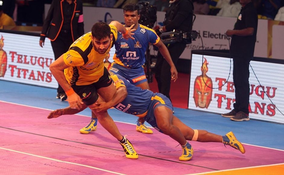 But, Telugu Titans captain Rahul Chaudhari made all the difference helping the hosts race to an 18-11 lead by half-time. In total, Rahul bagged as many as 10 points. There was no looking back after that with the Titans winning 32-27. Image Courtesy: www.prokabaddi.com But, Telugu Titans captain Rahul Chaudhari made all the difference helping the hosts race to an 18-11 lead by half-time. In total, Rahul bagged as many as 10 points. There was no looking back after that with the Titans winning 32-27. Image Courtesy: www.prokabaddi.com