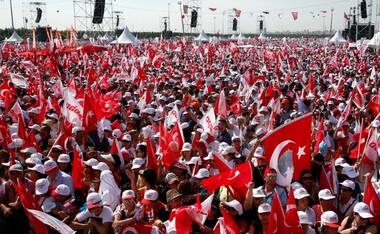 Turkey protest: Thousands rally in Istanbul on final day of anti-govt march