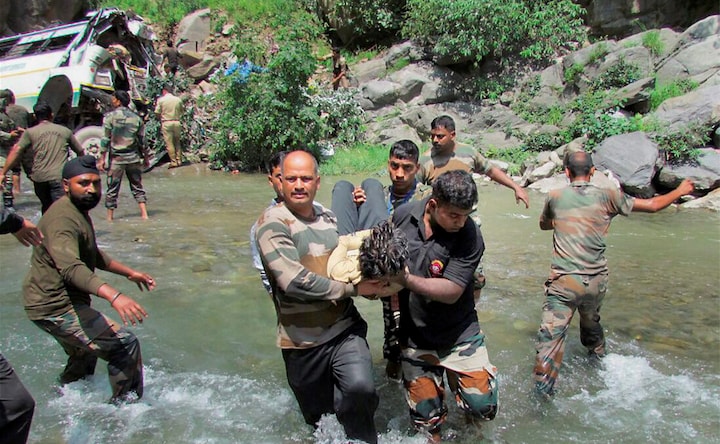 Amarnath Yatra: 16 killed, 27 injured as bus carrying pilgrims falls into gorge
