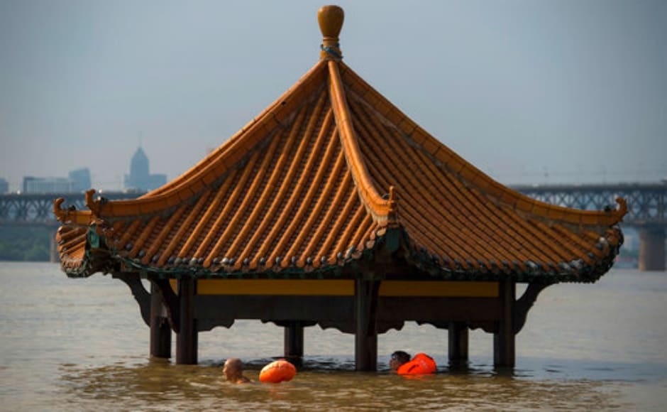 About 3,000 armed police have been sent to the flood-fighting front line in Hunan. Early reports said the water level at the Changsha monitoring station in the Xiangjiang river, a major Yangtze tributary, reached a record high of 39.51 meters early on Monday, higher than the previous record of 39.18 meters set by a massive flood in 1998. AP About 3,000 armed police have been sent to the flood-fighting front line in Hunan. Early reports said the water level at the Changsha monitoring station in the Xiangjiang river, a major Yangtze tributary, reached a record high of 39.51 meters early on Monday, higher than the previous record of 39.18 meters set by a massive flood in 1998. AP