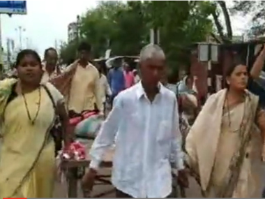 Chhattisgarh shocker: Family carries woman's body out of govt hospital on push cart in Rajnandgaon Chhattisgarh shocker: Family carries woman's body out of govt hospital on push cart in Rajnandgaon