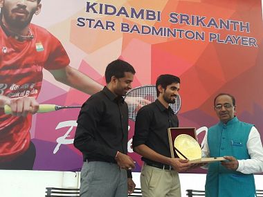 Kidambi Srikanth felicitated by sports minister Vijay Goel. Twitter/@srikidambi