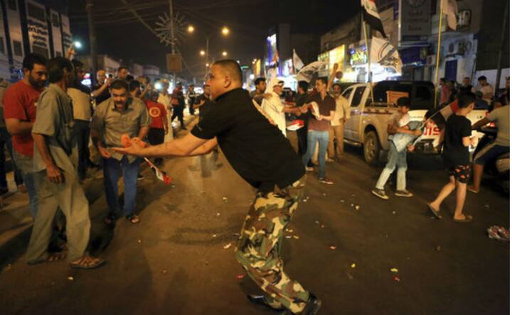 Iraqis rejoice after government troops liberate Mosul from Islamic State