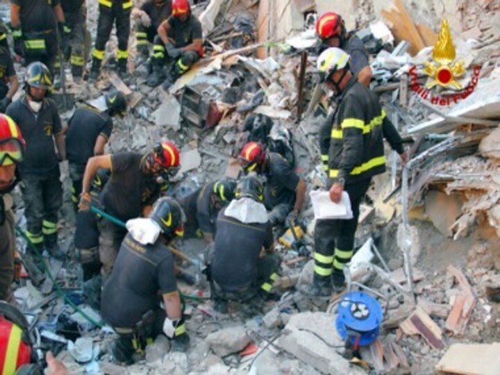 Italy building collapse: Firefighters pull out eighth body from rubble; cause of incident under investigation
