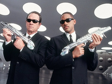 Men in Black: Steven Spielberg to executive produce spin-off of Will Smith, Tommy Lee Jones' film Men in Black: Steven Spielberg to executive produce spin-off of Will Smith, Tommy Lee Jones' film