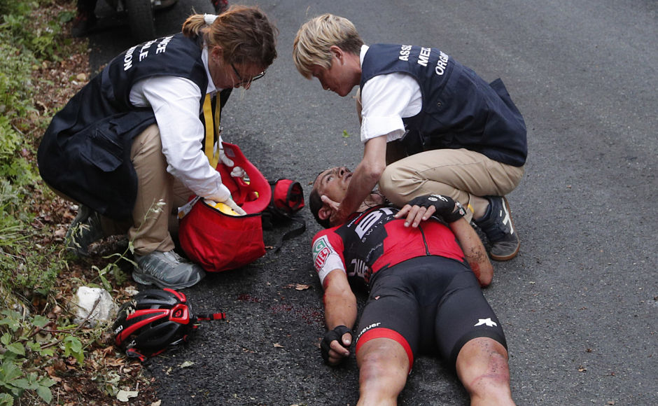 Tour de France 2017: Chris Froome holds on to yellow jersey in a stage marred by crashes and heartbreaks Tour de France 2017: Chris Froome holds on to yellow jersey in a stage marred by crashes and heartbreaks
