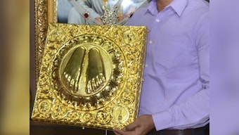 Guru Purnima 2017: Agra woman donates two kg gold sandals to Shirdi temple as three-day festival begins