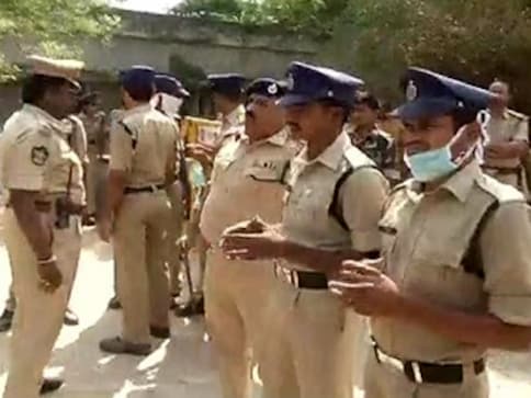 Now, miscreants vandalise Periyar statue in Tamil Nadu's Pudukottai district; authorities carry out repairs, deploy police Now, miscreants vandalise Periyar statue in Tamil Nadu's Pudukottai district; authorities carry out repairs, deploy police