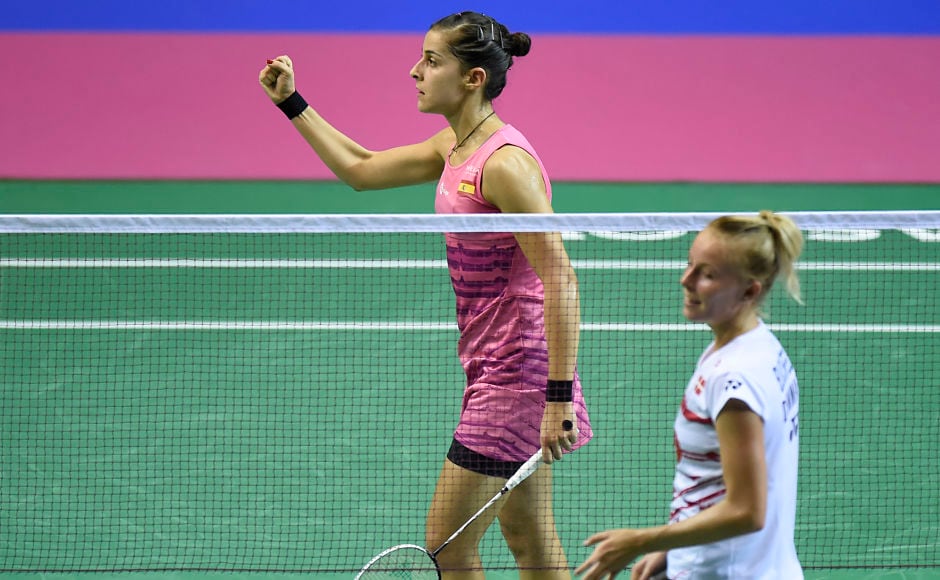 Spain's Carolina Marin (L) reacts after beating Denmark's Mia Blichfeldt in their round three women's singles match during the 2017 BWF World Championships of badminton at Emirates Arena in Glasgow on August 24, 2017. / AFP PHOTO / ANDY BUCHANAN