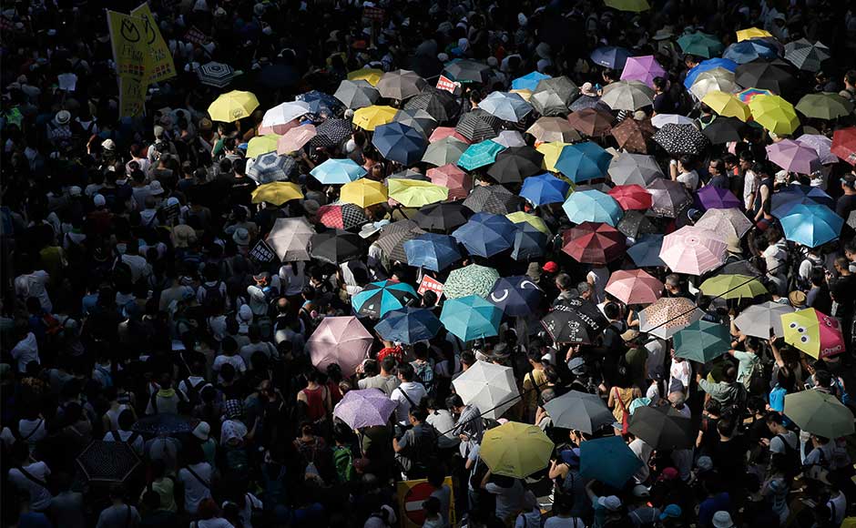 Thousands rally in Hong Kong after pro-democracy 'Umbrella Movement' activists jailed Thousands rally in Hong Kong after pro-democracy 'Umbrella Movement' activists jailed