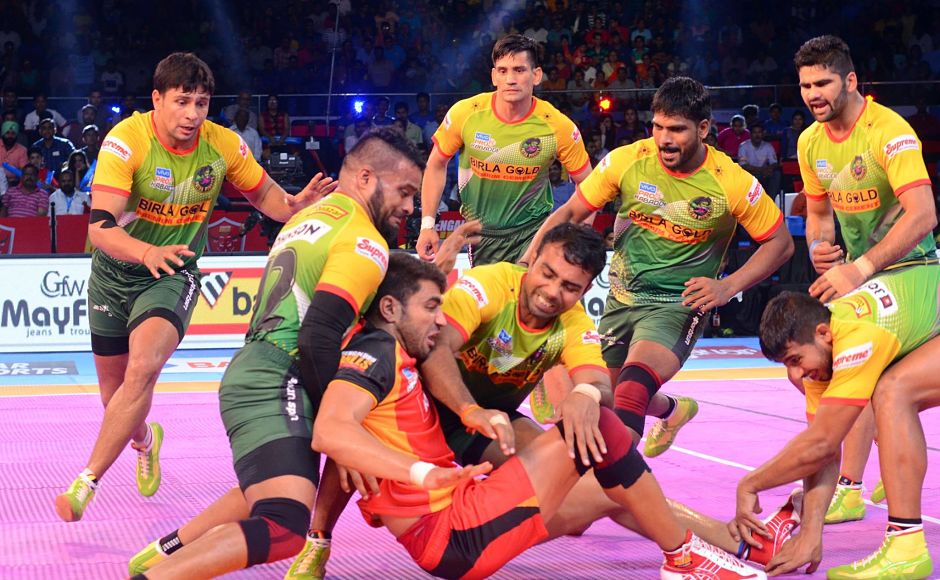 The Patna Pirates defenders rallied behind Pardeep's Narwal efforts to ensure their side to a comfortable win.Image courtesy:Facebook page of Pro Kabaddi The Patna Pirates defenders rallied behind Pardeep's Narwal efforts to ensure their side to a comfortable win.Image courtesy:Facebook page of Pro Kabaddi