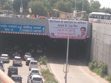 Kapil Mishra attacks Arvind Kejriwal, puts up anti-corruption banners across Delhi Kapil Mishra attacks Arvind Kejriwal, puts up anti-corruption banners across Delhi