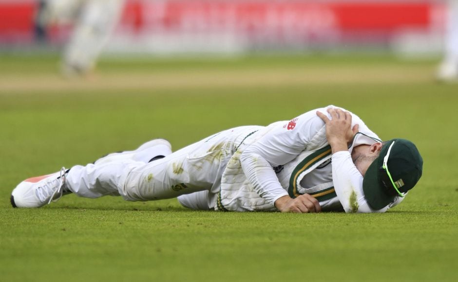 Faf du Plessis almost took an absolute blinder of a catch off Toby Roland-Jones but the ball popped out as his arm hit the ground. Moeen Ali controlled a 58-run stand with Toby Roland-Jones, scoring 45 of those 58 runs from just 40 balls. AP Faf du Plessis almost took an absolute blinder of a catch off Toby Roland-Jones but the ball popped out as his arm hit the ground. Moeen Ali controlled a 58-run stand with Toby Roland-Jones, scoring 45 of those 58 runs from just 40 balls. AP