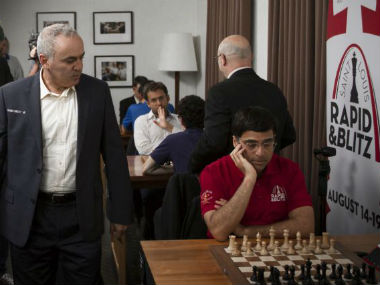 Viswanathan Anand vs Garry Kasparov: Stalwarts show glimpses of brilliance but settle for draw at Saint Louis Rapid & Blitz Viswanathan Anand vs Garry Kasparov: Stalwarts show glimpses of brilliance but settle for draw at Saint Louis Rapid & Blitz