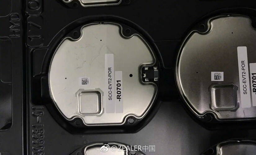 Apple iPhone 8 wireless charging component. Weibo @Zealer