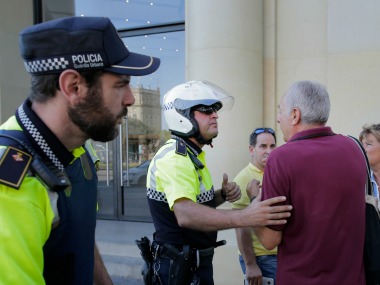 Barcelona terror attack: Catalans shout 'not afraid' following minute of silence over incident Barcelona terror attack: Catalans shout 'not afraid' following minute of silence over incident