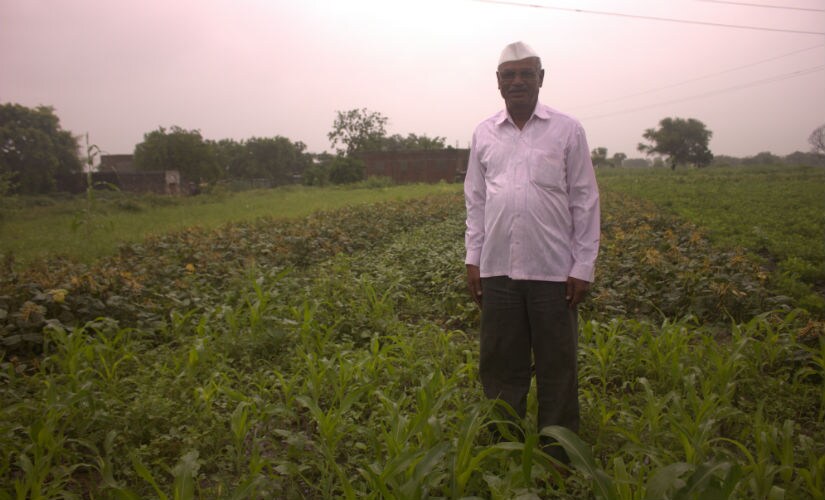 Bhimrao Mhaske from Beed lost his kharif crop due to irregular rainfall. Image courtesy: Bhakti Tambe