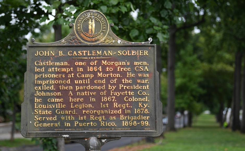 Crews were trying to clean the 15-foot bronze statue erected in 1913 for John Breckinridge Castleman, who served as a major in the Confederate army and later a brigadier general in the US Army, according to a historical marker. Reuters Crews were trying to clean the 15-foot bronze statue erected in 1913 for John Breckinridge Castleman, who served as a major in the Confederate army and later a brigadier general in the US Army, according to a historical marker. Reuters