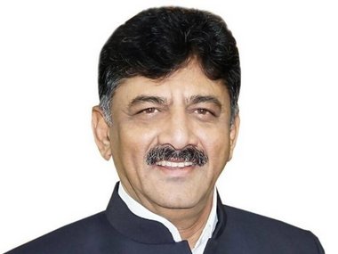 I-T raids Karnataka minister DK Shivakumar's residence, Bengaluru resort housing 44 Gujarat Congress MLAs I-T raids Karnataka minister DK Shivakumar's residence, Bengaluru resort housing 44 Gujarat Congress MLAs