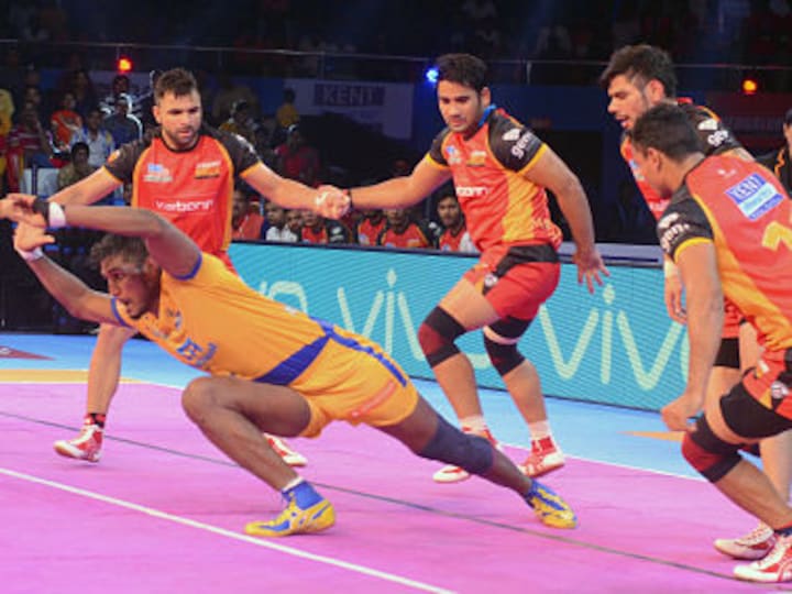 Pro Kabaddi League 2017: Tamil Thalaivas hold their nerve to see off Bengaluru Bulls, register maiden win