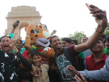 FIFA U-17 World Cup 2017: 2.5 lakh football fans turn up at India Gate to catch glimpse of tournament trophy FIFA U-17 World Cup 2017: 2.5 lakh football fans turn up at India Gate to catch glimpse of tournament trophy