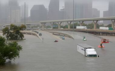 Hurricane Harvey batters Houston, leaves 7 dead and forces tens of thousands to flee their homes
