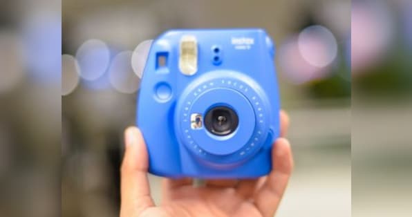 Fujifilm instax Mini 9 Review: The inescapable attraction of physical media  and retro experience – Firstpost