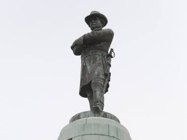 Despite Charlottesville violence, leaders across US promise to remove Confederate monuments