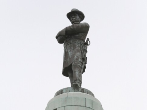Despite Charlottesville violence, leaders across US promise to remove Confederate monuments Despite Charlottesville violence, leaders across US promise to remove Confederate monuments