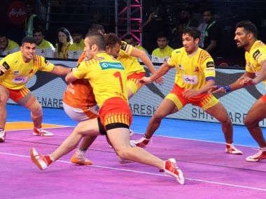 Pro Kabaddi League 2017: Gujarat Fortunegiants thump Puneri Paltan, Bengal Warriors extend UP Yoddha's woes Pro Kabaddi League 2017: Gujarat Fortunegiants thump Puneri Paltan, Bengal Warriors extend UP Yoddha's woes