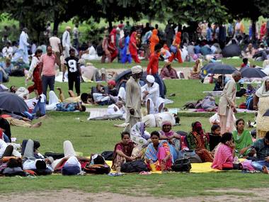 Gurmeet Ram Rahim convicted of rape: Dera followers vandalise media vehicles in Sirsa, security beefed up Gurmeet Ram Rahim convicted of rape: Dera followers vandalise media vehicles in Sirsa, security beefed up