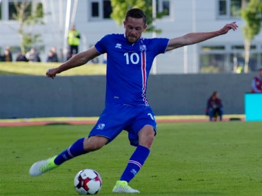 Premier League: Swansea City midfielder Sigurdsson passes medical test, set for record move to Everton Premier League: Swansea City midfielder Sigurdsson passes medical test, set for record move to Everton