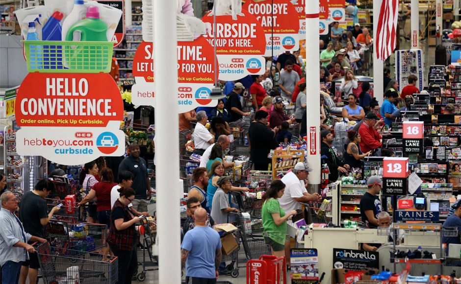 Shoppers stood in long queues for last-minute supplies at H-E-B Plus on Saratoga Boulevard just minutes before it closed and Hurricane Harvey hit the coast on Friday. AP Shoppers stood in long queues for last-minute supplies at H-E-B Plus on Saratoga Boulevard just minutes before it closed and Hurricane Harvey hit the coast on Friday. AP