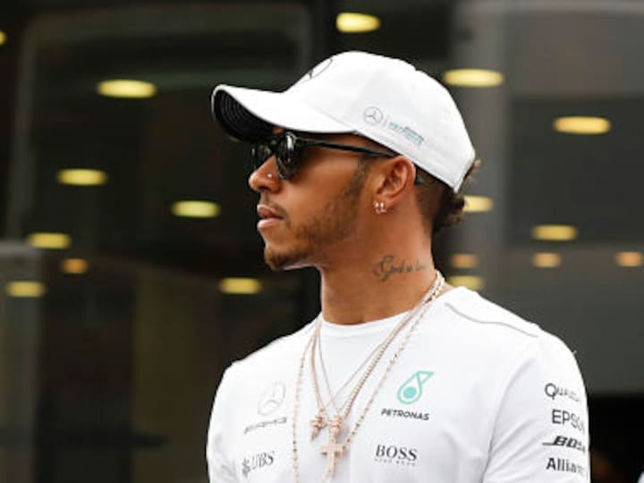 Lewis Hamilton says he is in no rush to sign new contract, will stay with Mercedes beyond 2018
