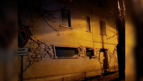 Italy: Earthquake hits resort town of Ischia, killing one