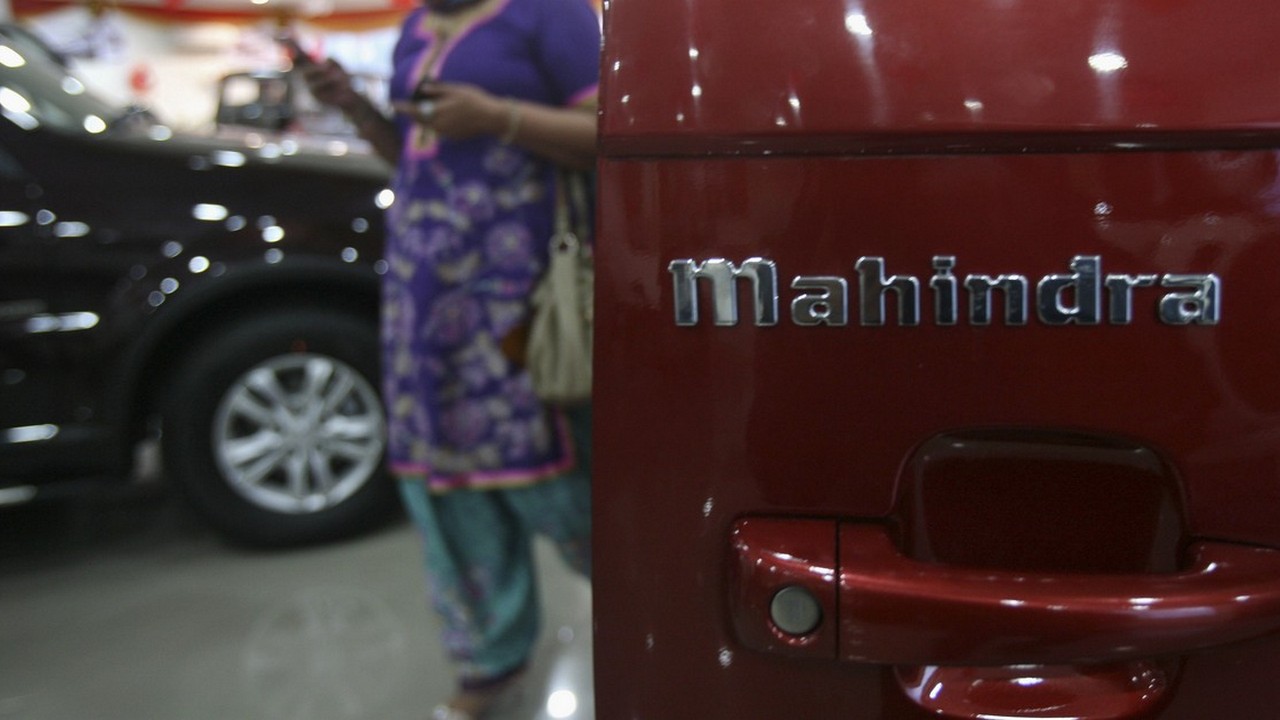 Mahindra Marazzo to feature shark teeth inspired grille, shark fin as antenna Mahindra Marazzo to feature shark teeth inspired grille, shark fin as antenna