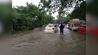 Mumbai rains: Day after downpour, BMC starts restoration work by clearing roads of abandoned cars