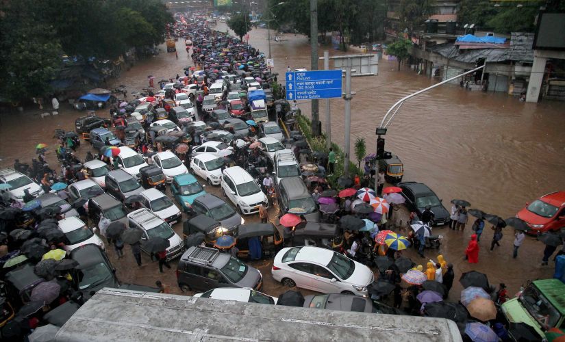 Mumbai rains: City receives 418 mm of rain in 12 hours; IMD predicts more of the same today Mumbai rains: City receives 418 mm of rain in 12 hours; IMD predicts more of the same today