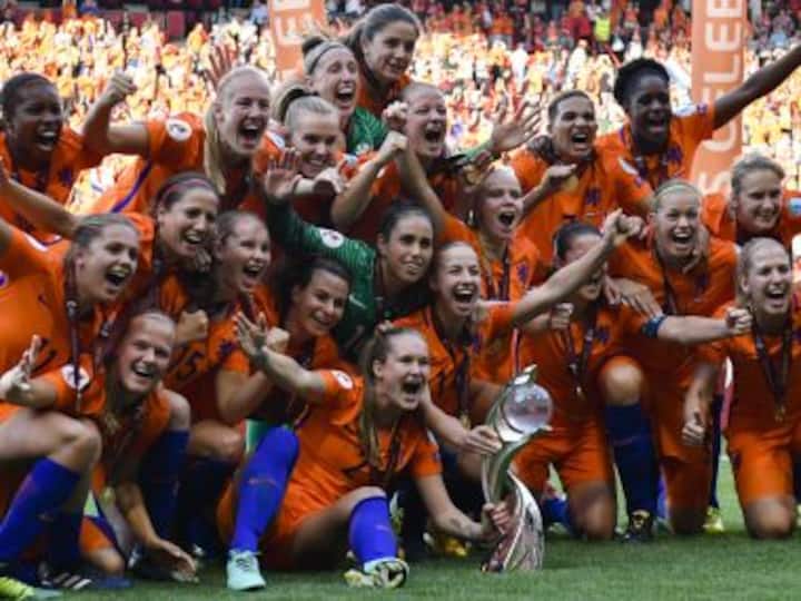 Women's Euro 2017: Netherlands clinch title for first time with dominating win over Denmark