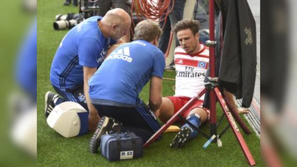 Bundesliga: Hamburg's Nicolai Mueller out for seven months after tearing ligament during goal celebration
