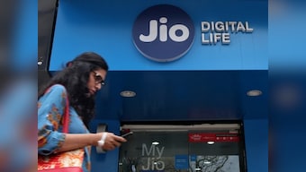 Jio ties up with Paytm, Amazon and Flipkart to deliver big cashback offers on recharge